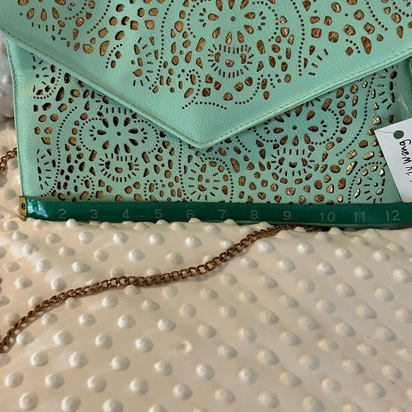 Laser cut envelope style clutch - Picture 5 of 6